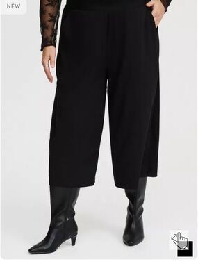 NWOT Torrid Black Wide-Leg Cropped Pull-On Pants
